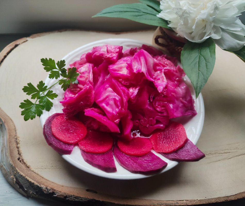 Как приготовить «розовую» маринованную капусту для повседневного и праздничного стола