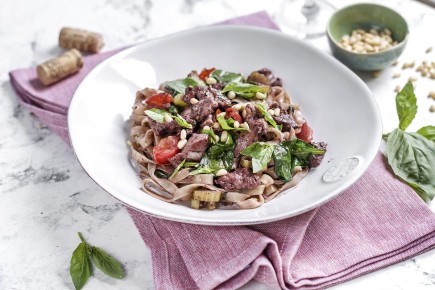 Тальятелле Альджеро: Праздник Вкуса с Уткой и Кедровыми Орехами