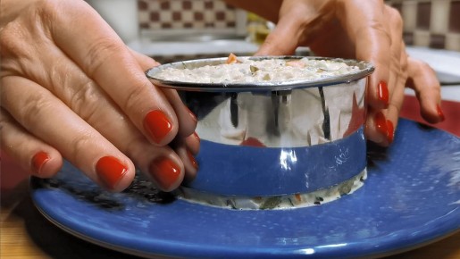 Традиционные новогодние салаты: простота и вкус в одном блюде