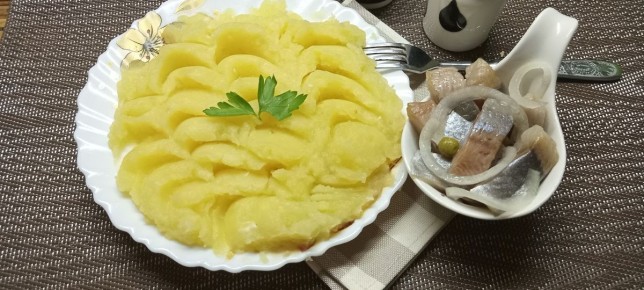 Необычное сочетание: картофельное пюре с топленым молоком