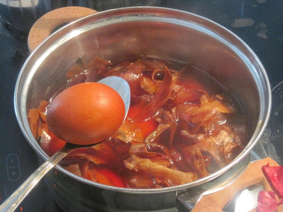 Традиция под новыми красками: как окрасить яйца луковой шелухой