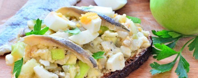 Форшмак из селедки с яблоком и яйцами: как приготавливается классика
