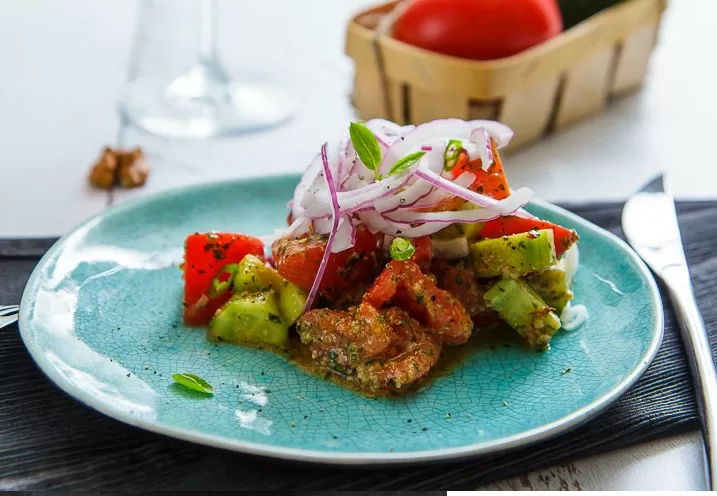 Освежающий грузинский салат: рецепт на любой случай