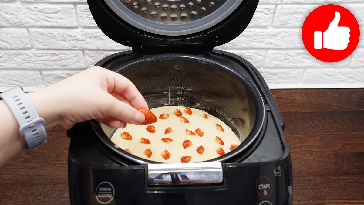 Сладкий манник на ряженке с клубникой: идеальное лакомство к чаю