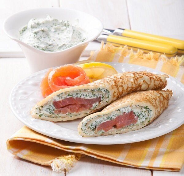 Блинчики с красной рыбой и творогом: как удивить близких