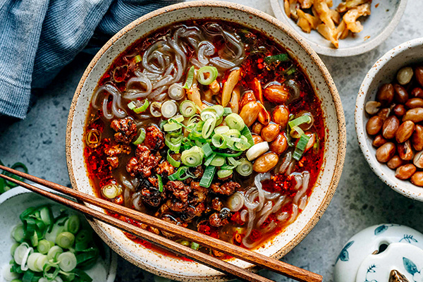 Уникальный вкус Суаньлафэнь: открываем секреты острого супа из Сычуаня