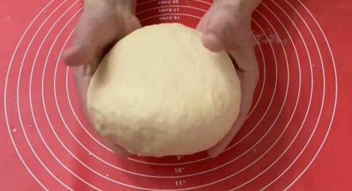 Как быстро приготовить нежные сладкие рулеты для завтрака