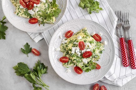 Как приготовить кюкю: азербайджанский омлет с зеленью и брынзой