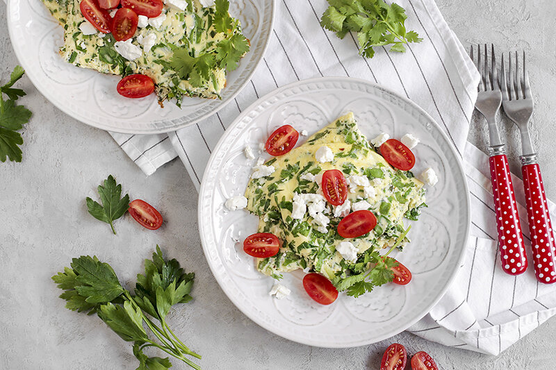 Как приготовить кюкю: азербайджанский омлет с зеленью и брынзой