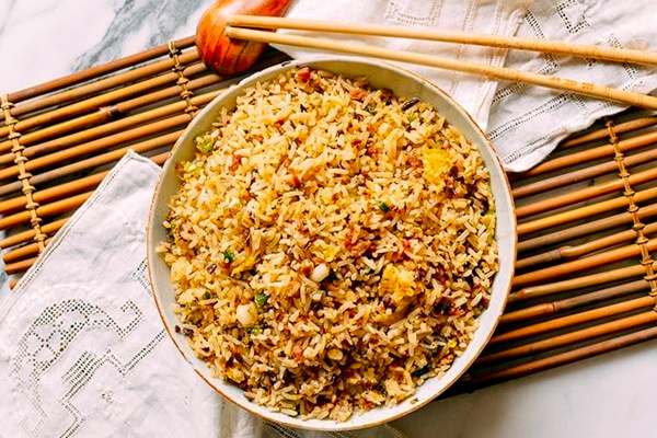Сычуаньский жареный рис: секреты приготовления с хрустящей корочкой