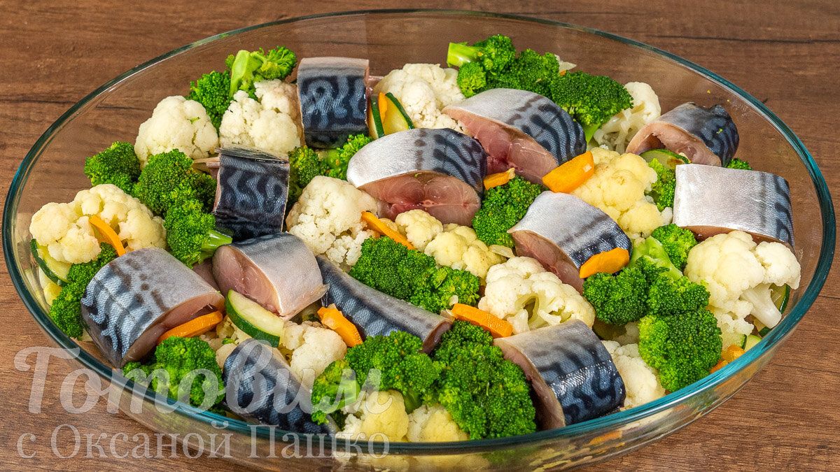 Запеченная скумбрия с овощами: легкий и вкусный ужин для всей семьи