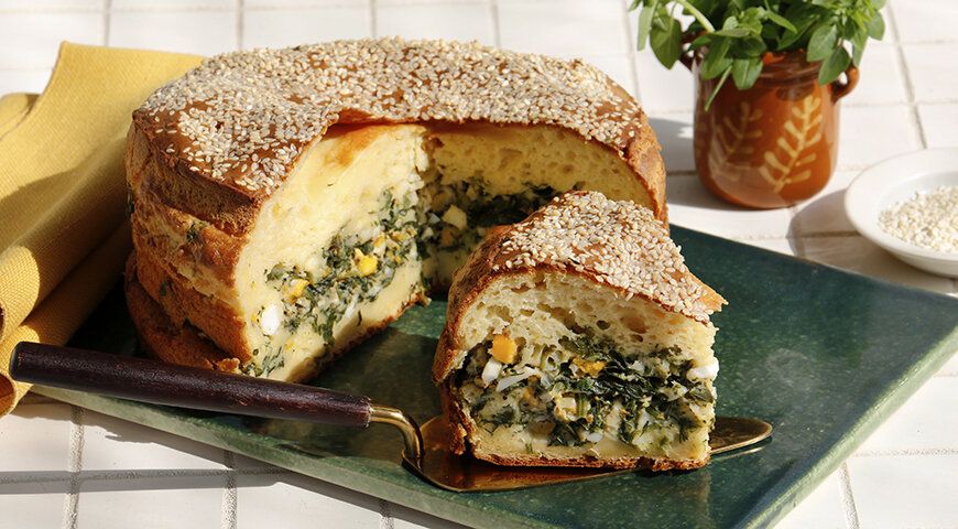 Ароматный заливной пирог с зеленью: быстро и вкусно для всей семьи