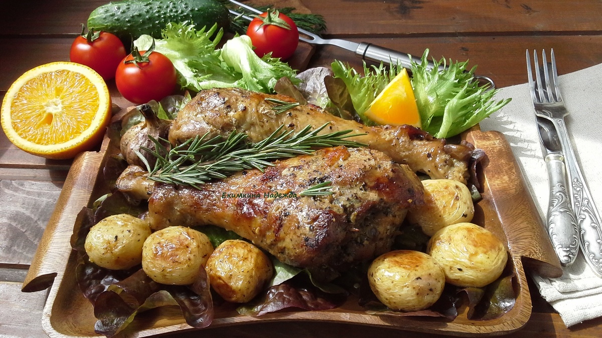 Запеченные голени индейки с горчичным соусом и апельсиновым ароматом