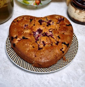 Пирог на кефире с ягодами: идеальное лакомство для выходных