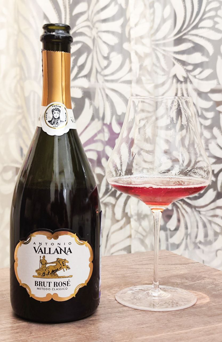 Узнаем красоту игристого неббиоло: розовое, словно малиновое варенье