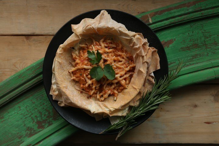 Трофи с рагу из кролика и копченым сыром