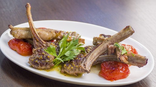 Каре ягнёнка с яблочным соусом