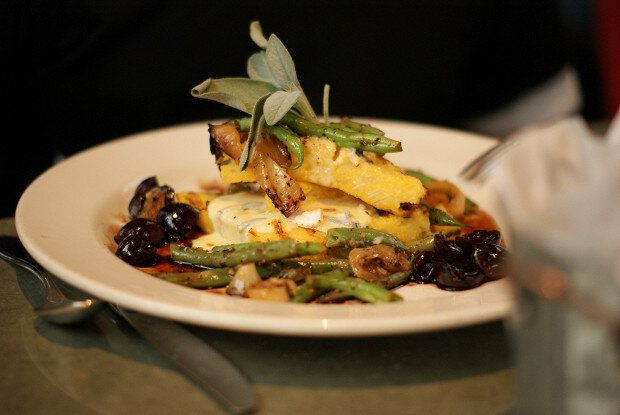 Полезная полента с ароматным грибным соусом