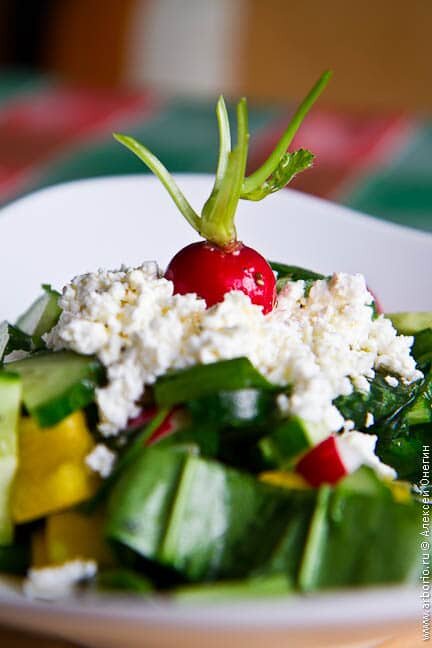 Весенние радости: как приготовить салат из черемши