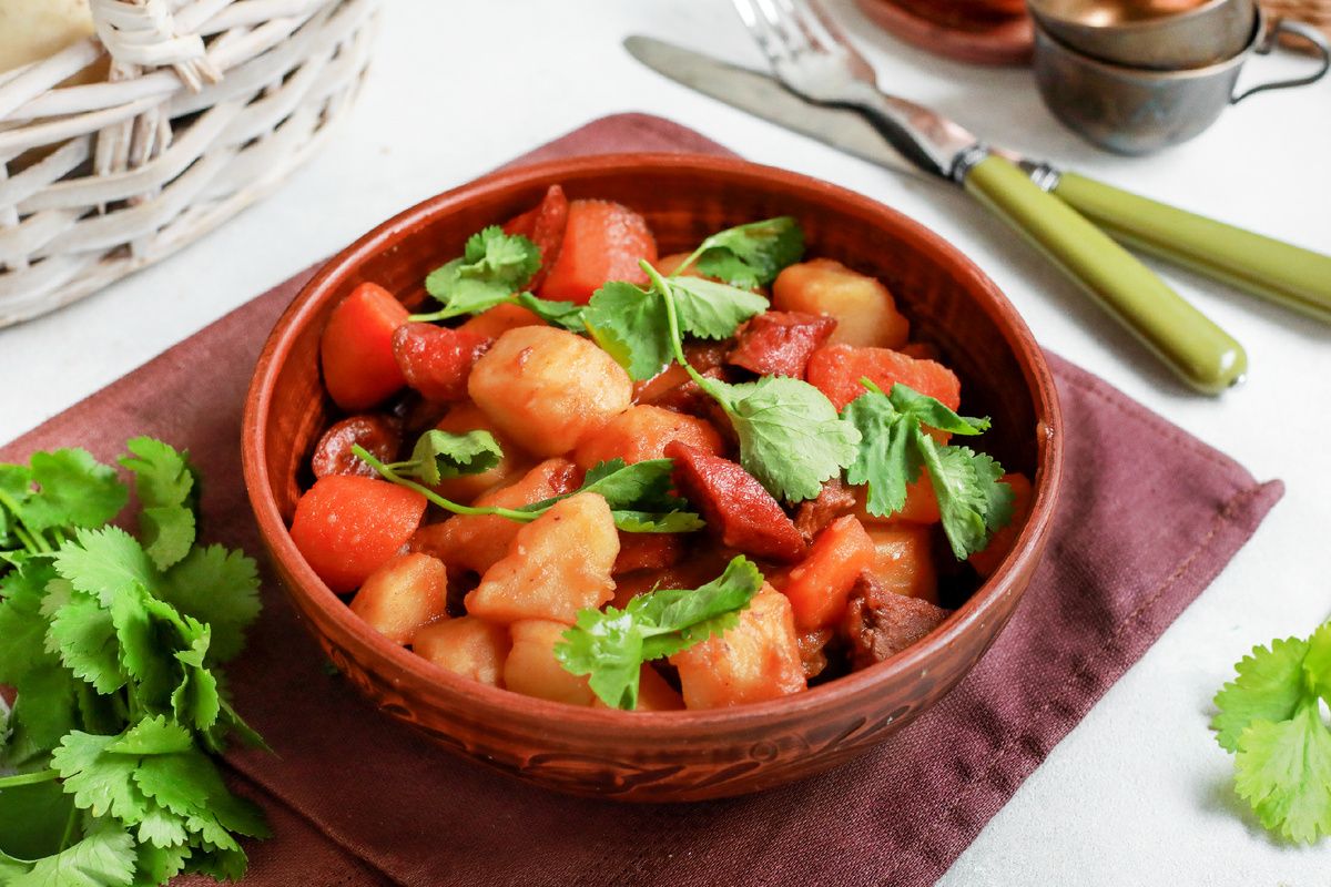 Непревзойденное дачное рагу с колбасками и говядиной
