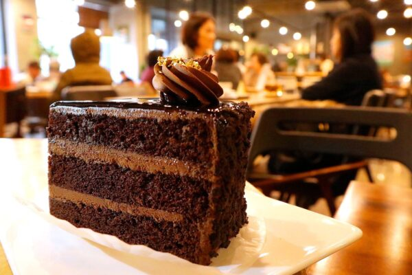 Неповторимый шоколадный торт «Прага»: секреты приготовления дождливого наслаждения