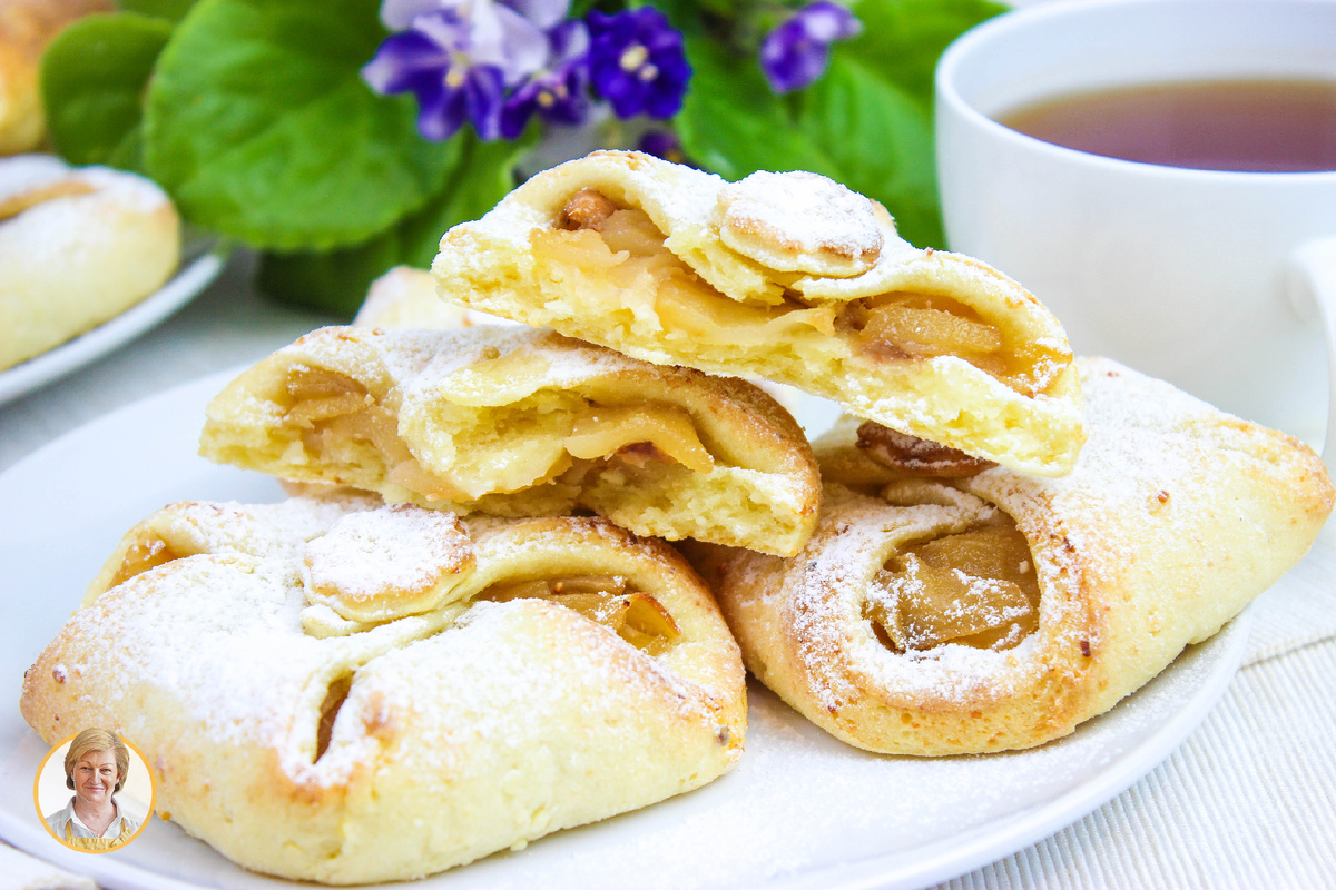 Вкусные творожные конвертики с яблоками и бананом