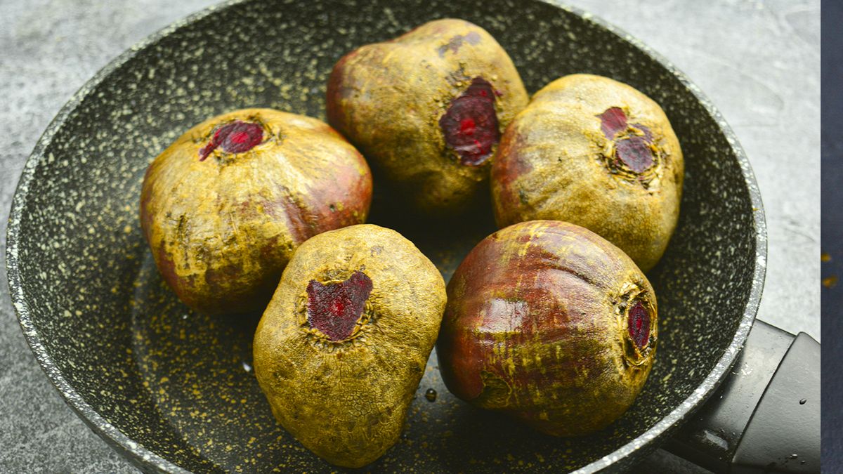 Свекла с солеными огурцами: неожиданный салат для любого стола