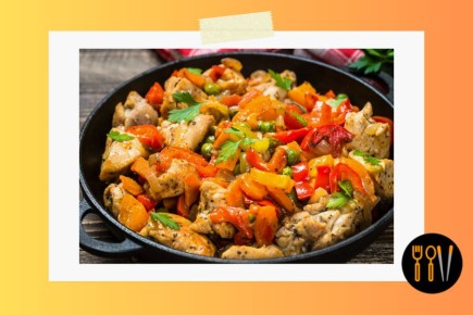 Ужин за 30 минут: легкий рецепт овощного жаркого с уникальным соусом