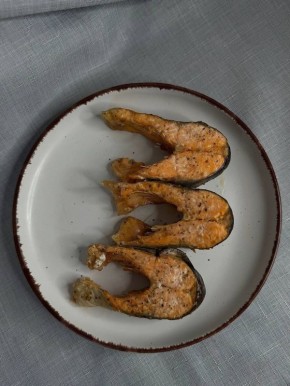 Нежные стейки форели: легкий рецепт из аэрогриля