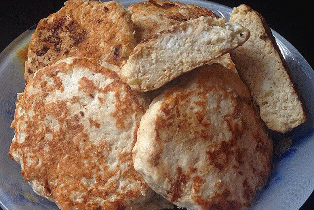 Сочные куриные котлеты с кабачком и творогом: простой рецепт на каждый день