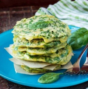 Вегетарианские оладьи с тофу и шпинатом