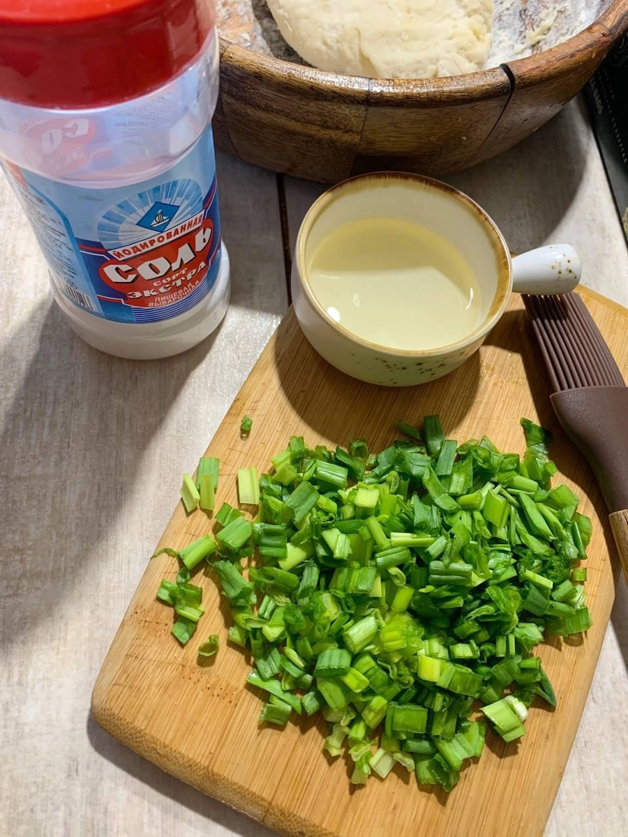 Необычные слоистые лепешки с зеленым луком для вашего стола