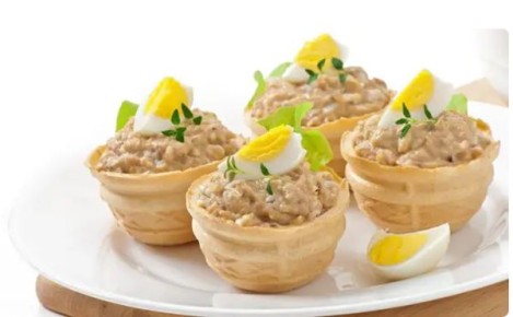 Паштет из яиц: оригинальная закуска с подберезовиками и луком