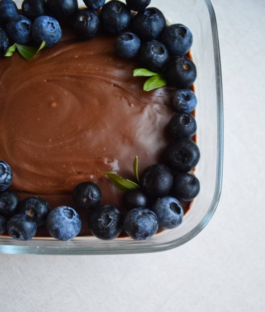 Нежный шоколадный трайфл с вишней: легкий и вкусный десерт