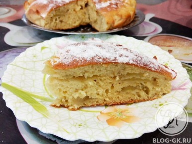 Как приготовить яблочную шарлотку на кефире быстро и легко