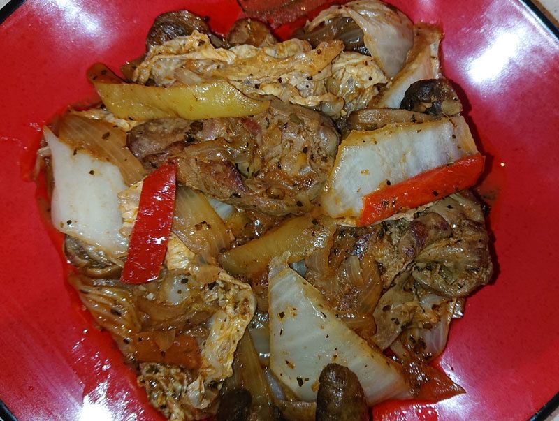 Как приготовить нежную куриную печень с овощами и пекинской капустой