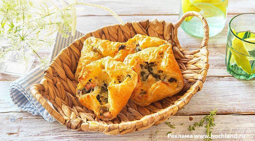 Сочные слойки с сыром и шпинатом: идеальный перекус