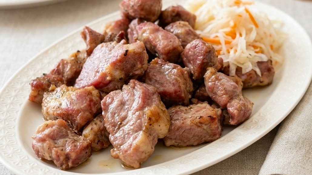 Сочное мясо без маринада: два простых рецепта свинины в пергаменте