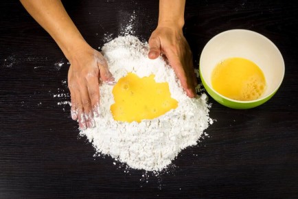 Тоннарелли с пекорино и черным перцем: римская классика, о которую стоит побороться