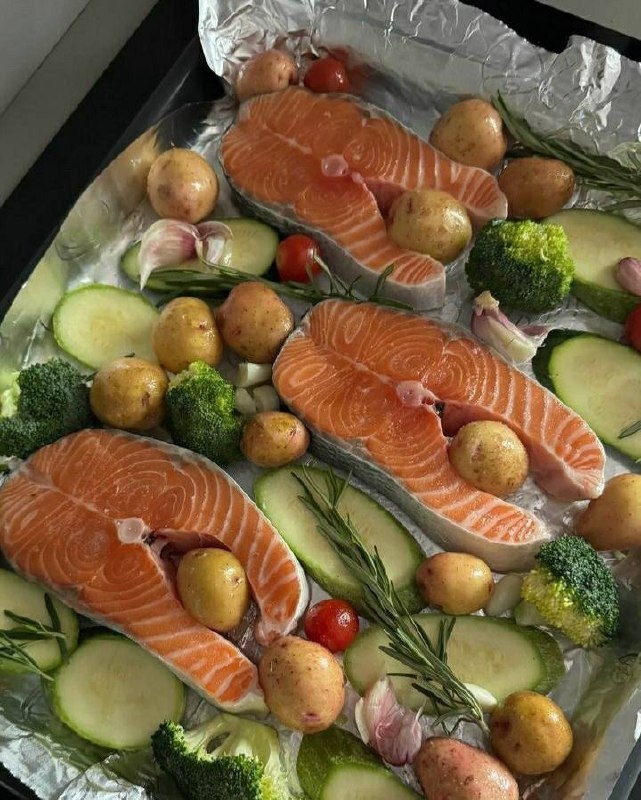 Лосось в духовке с овощами: простота и изящество на вашей кухне