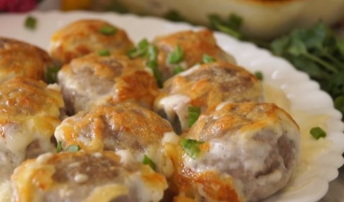 Нежные фрикадельки в сливочном соусе: быстрое решение для настоящих гурманов
