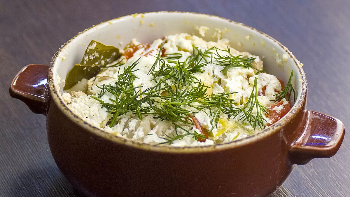 Запеченные пельмешки в горшочках: новый вкус привычного блюда