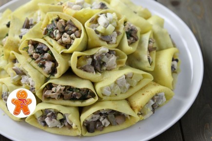 Кулинарный шедевр: Блинные конвертики с куриным ассорти