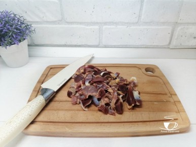 Необычное блюдо для праздничного стола: куриные желудочки в пиве