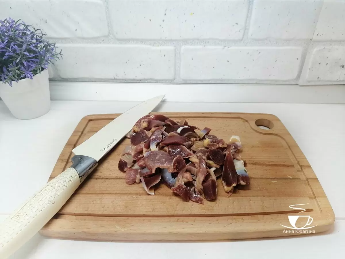 Необычное блюдо для праздничного стола: куриные желудочки в пиве