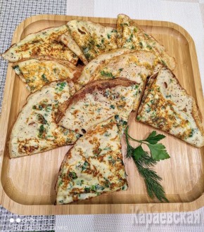 Легкие и вкусные кето-блины с сыром и зеленью