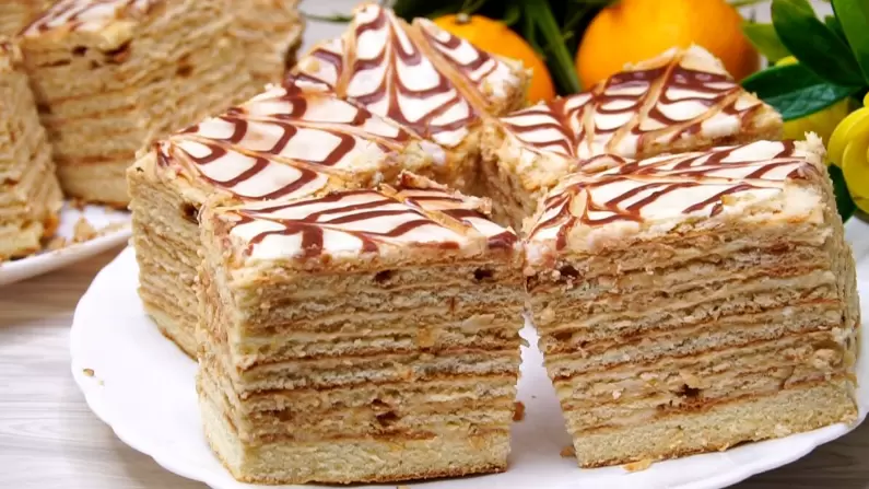 Торт сметанник без выпечки: идеальное угощение за 30 минут