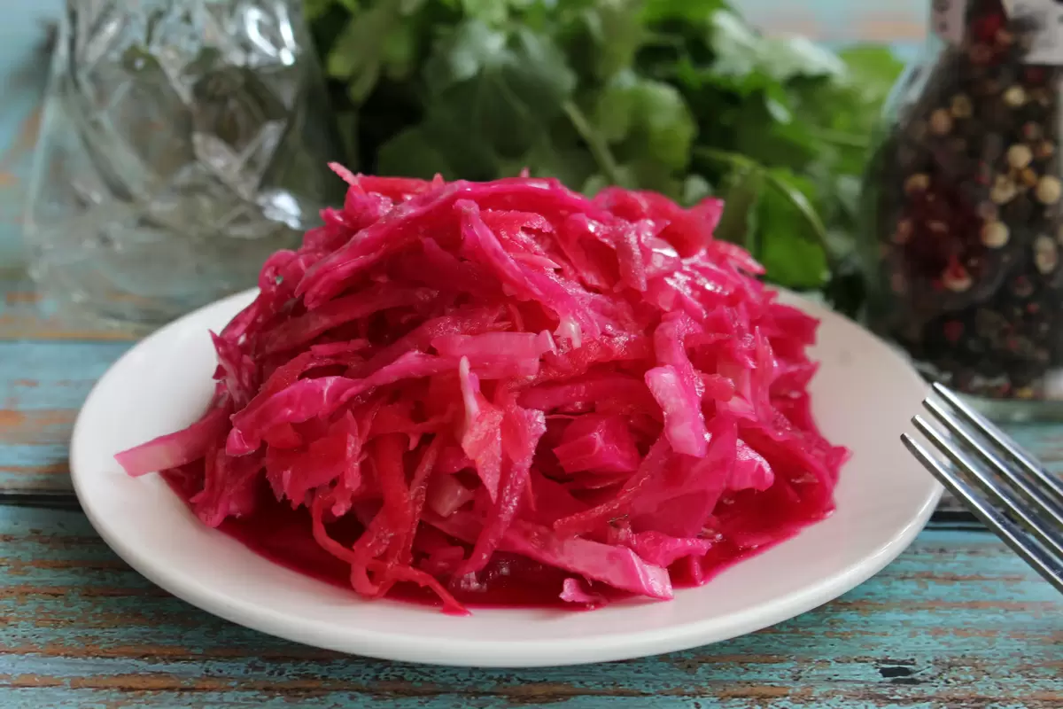 Постный капустный салат со свеклой и морковью