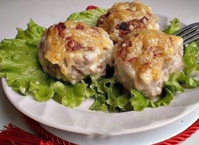 Необычные тефтели с чесночным соусом: просто и вкусно