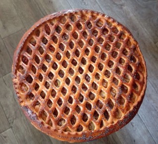 Нежный пирог с компотом, который покорит ваше сердце